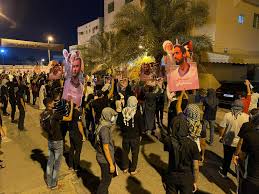 توجد البحرين جنوب غرب قارة آسيا، أيّ أنها تقع في النصف الشماليّ من الكرة الأرضية، والجزء الشرقيّ من الوطن العربي، حيث تأخذ موقعها في وسط الخليج العربي. Wrhjvd1wkxxerm