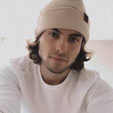 Notez le youtubeur américain Brandon Walsh : r/VindictaRateCelebs