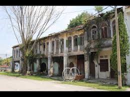Recently i have blogged about my visits to the old tin mining towns of gopeng and pusing and the surrounding towns were the only places in malaysia where i saw flags for the. Papan Semi Ghost Town In Perak Youtube