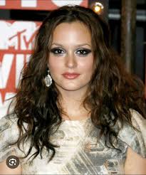 Wie kriegt Taylor diese super intensiven und krassen Make-up-Looks hin,  aber bei Leighton sieht's irgendwie komisch aus, wenn sie stark geschminkt  ist? : r/GossipGirl