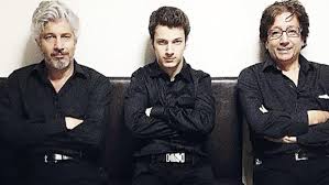 Genetically, there are four finger on his hands. Nejat Uygur Torun Biyografya