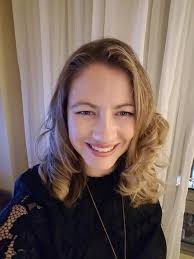 Anniversary glam with a pop of red lips 💋 I love when my brides come back  to me for their anniversary it's like a full circle moment! Thank you for  always supporting