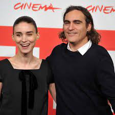 River phoenix was an american actor who had his breakthrough film role in stand by me, based on the novella by stephen king. Baby River Rooney Mara Und Joaquin Phoenix Sind Eltern Geworden Stern De