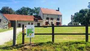 Attention à ne pas vous bloquer le dos ou vous provoquer une tendinite. On Est Archi Blindes Boom Des Reservations Pour Les Gites De France En Creuse