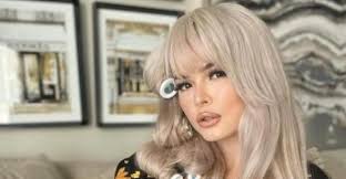 Anna Monroe, Doyan Pamer Aurat