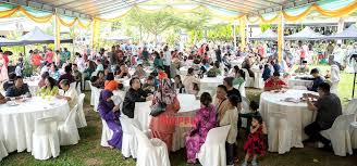 Rumah terbuka Robert dan keluarga meriah