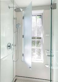 Dusche Vor Fenster Badezimmer Einbauen Installieren Sichtschutz Milchglas Rollos Folien Fenste Dusche Fenster Badezimmer Renovierungen Badezimmer Fenster Ideen