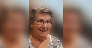 Rachelle Beck's Instagram, Twitter & Facebook