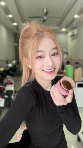 🌸 Da muốn đẹp thì phải dưỡng nha mấy bà ơi. Chăm da cực thích cùng Kem  Dưỡng Collagen thoa vô là mê liền luôn.