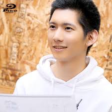 江崎びす子×PIKO KAILAコラボトレーナー