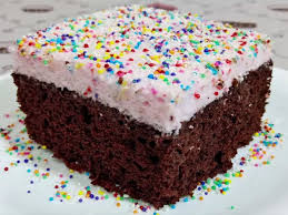 Dilua a gelatina na água e misture ao iogurte, junto com a essência de baunilha e o coco coloque a maria mole em uma forma com furo no meio. Bolo De Maria Mole Receita Facil E Dicas Para Fazer