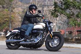 And this is where the game. 2018 Harley Davidson Sportster 1200 Custom Vs 2017 Moto Guzzi V9 Bobber Comparison Review