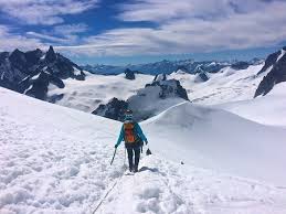 Il pouvait gravir des montagnes en suivant un guide en forme de tuyau d'arrosage posé sur le sol. Gravir Le Mont Blanc Par La Voie Normale Avec Un Guide De Haute Montagne Alpineo