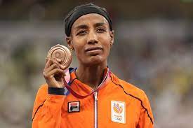 Dutch runner sifan hassan experienced a runner's worst nightmare on sunday when she fell during the. Dxiwjjt1fima6m