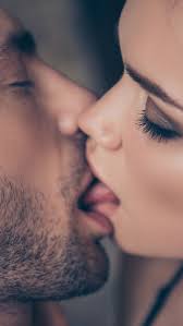 Rainbow Kiss: Lustvolle Mischung von Blut und Sperma | Wunderweib