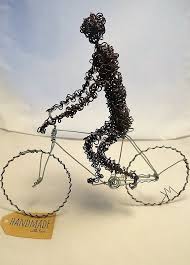 Handgemacht Aus Schwarzen Draht Grosse Der Figur Ist 20 Cm Fahrrad Wurde Aus Zinkdraht Angefertigt Hohe 11cm Lange 25c Fahrrad Basteln Figur Weihnachtsschmuck