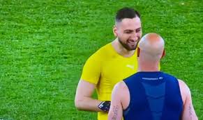 Join facebook to connect with cri donnarumma and others you may know. Video Donnarumma Laughs And Smiles Despite 3 0 Loss As He Catches Up With Reina