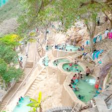 Para ello, en cada estacionamiento del balneario contámos con personal se seguridad capacitado, los cuales le recomendarán las zonas. Grutas De Tolantongo Visiting Mexico S Secret Wonder Couple In The Kitchen