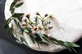 Oranges and browns are beautiful, but the spectrum of fall colours is much wider than that. Simple Chic Florals For A Minimalist Wedding Mywedding