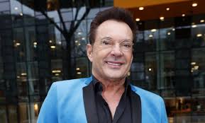 En van een winkel met een ongekend assortiment watersportartikelen tot onderhoud, reparatie en stalling. Ster En Stulp Zo Woont Zanger Gerard Joling Story