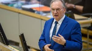 Der alte und neue ministerpräsident kretschmer kann somit am freitag im landtag wiedergewählt werden. Wahlen Magdeburg Cdu Bleibt Starkste Kraft Kenia Koalition Weiter Moglich Politik Sz De