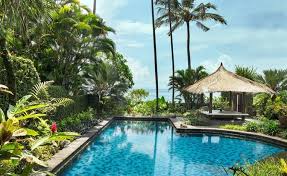 Setelah berbelanja oleh2 untuk keluarga, teman & sejawat (di pinggir guest house ada toko oleh2, jadi dekat) kita tutup dengan lunch sambil menunggu jemputan ke kuta. Senggigi Hotels 220 Senggigi Hotel Deals Indonesia Updated 2021 Prices