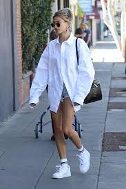 Hailey Bieber Street Style In A Oversized White Shirt Out And About In Los Angeles Autumn Winter 2 Oversized Outfit White Shirt Outfits Oversized Shirt Outfit