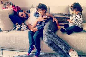 Google has many special features to help you find exactly what you're looking for. Diogo Clemente Mostra Se Em Momento Ternurento Com Os Filhos