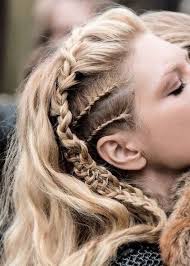 Je me suis souvent demandé quelle serait ma réaction si un frère, un ami, ou même mon cher et tendre se faisait aussi coquet que les femmes au point d'user. New Hair Messy Grunge Hairstyles Ideas Coiffures Faux Hawk Coiffure Cheveux Epais Cheveux Lagertha