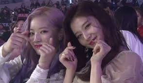 Twice Saida Kim Dahyun Minatozaki Sana Ship Gg Girl Group Kpop Idol Award Show Cute Photo Editing Techniques Girl Group One In A Million