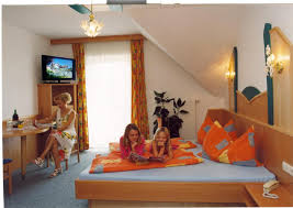 Liebe gäste des dreimäderlhaus,endlich ist unser gemütliches haus wieder ihr ort für eine kleine auszeit, etwas zweisamkeit und ruhe geworden. Pension Drei Maderl Haus Unterlamm Aktualisierte Preise Fur 2021