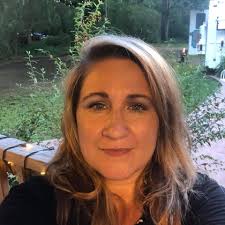 Is she right for blocking a man who wouldn't get her nails done for their  first date?