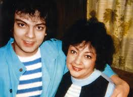 Мужчины король российской сцены филипп киркоров, в отличие от своих многочисленных коллег. Filipp Kirkorov Pochtil Pamyat Mamy V Ee Den Rozhdeniya I Podelilsya Arhivnymi Foto Hello Russia