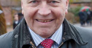 Surprise knighthood for retiring Windsor Castle governor