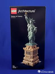 This amazingly detailed statue stands at nearly 10″ and displays every muscle of the hulk's massive body. 21042 Statue Of Liberty 2 The Brothers Brick The Brothers Brick