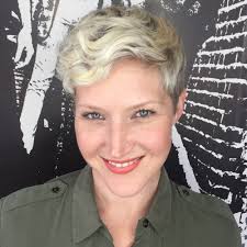 That's why we see a lot of women over 60 with short hair. 39 Flattering Hairstyles For Thinning Hair Popular For 2021