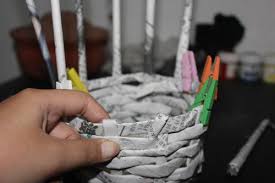 Disebut anyaman karena rotan dibentuk dengan cara dianyam anyaman rotan berfungsi sebagai hiasan dan benda pakai. Membuat Keranjang Dari Koran Pakeotac