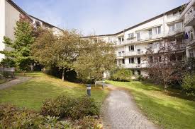 Der gelehrte, kardinal und fürstbischof nikolaus von kues, auch cusanus genannt, stiftete in seinem geburtsort ein „armenhospital für 33 alte männer aus allen ständen: Ubersichtsplan Nikolaus Cusanus Haus