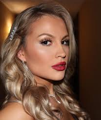 Holiday Gala Look ✨🥂💚❤️ Hair, make up, photographer by the incredibly  talented @savmacc ⭐️✨