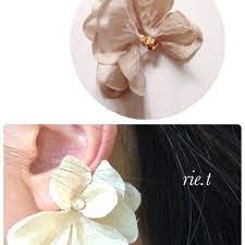再販34 rie t グレージュ再販 紫陽花バックキャッチ 花びら ピアス ピアス ハンドメイド