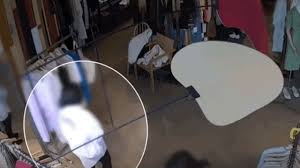 옷가게에서 직원을 때린 주한 벨기에 대사 부인이 다른 직원도 폭행한 사실이 확인됐습니다.대사 부인은 폭행 혐의로 경찰에 입건됐는데요, 당시. 5uzjnv6cuh6jom