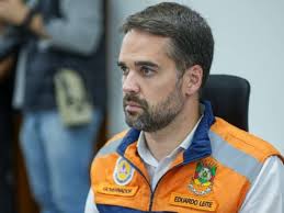 O novo visual presidencial do Eduardo Leite