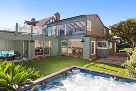 Leonardo dicaprio's house just found a new owner. Inside Leonardo Dicaprio S 17 35 Million Malibu Beach House