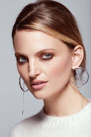 Amanda Booth's Instagram, Twitter & Facebook