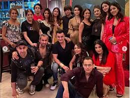 Superstar shahrukh khan is a super busy actor but he has always time with his wife and kids. Bollywood Shah Rukh Khan Suhana Aryan Spotted Twinning In Black Jackets At New Year Bash Entertainment Photos Gulf News