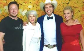 Elon musk is shown with his child after girlfriend grimes gave birth on may 4, 2020. Elon Musk Learned These 4 Remarkable Life Lessons From His Mother