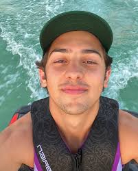 Quién es Tony Mils, heredero de Carlos Slim que se lanzó como cantante