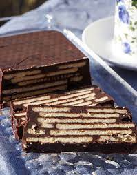 Danach können wir den kuchen komplett mit unserer leckeren schlagcreme einstreichen. Kalter Hund Rezept Kuchen Ohne Backen Mit Butterkeks Und Schokolade