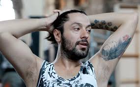 Amargo: "Soy bisexual, creo en Dios y estudié en un colegio del Opus"