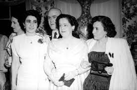 Miguel alemán valdés (né le 29 septembre 1900 à sayula, veracruz et mort le 14 mai 1983 à mexico) fut président du mexique de 1946 à 19521,2. Beatriz Velasco De Aleman Acompanada De Damas De Sociedad Durante Un Evento Mediateca Inah